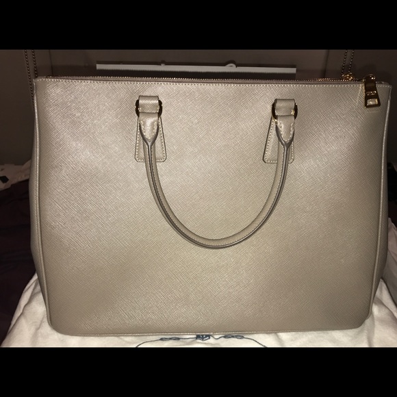 Prada Large Saffiano Leather bag - Picture 2 of 7